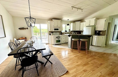 Grey Highlands Cottage | Nordic Nook: Family Retreat with Salt Pool