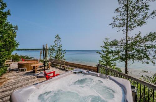 Lion's Head House | Norse Nook Waterfront W Hot Tub & Sauna