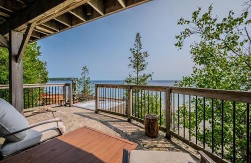 Lion's Head House | Norse Nook Waterfront W Hot Tub & Sauna