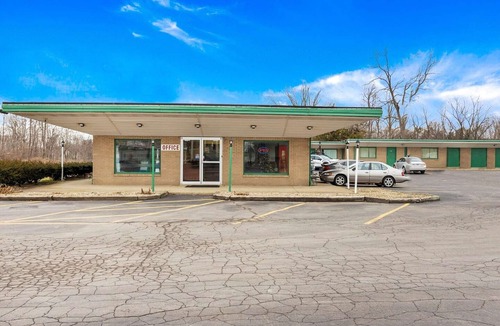 North Lima Apartment | North Lima OH|King Bed|Smoking