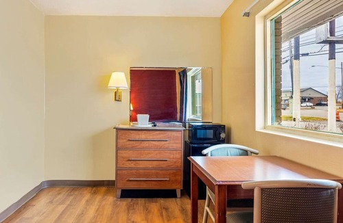 North Lima Apartment | North Lima OH|King Bed