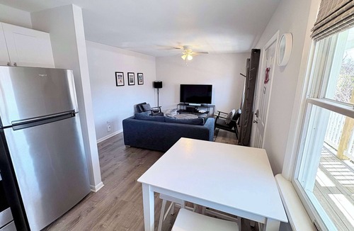 Caine Woods Condo | Northside condo near the beach with private balcony, full kitchen, AC, & W/D