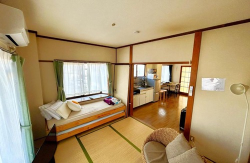 Higashikasai Apartment | Nostalgic Japan apartment - KEMURO