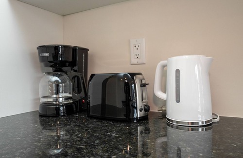 Oakville House | Oakville Oasis: Modern 4BR Townhouse with Chic Amenities!