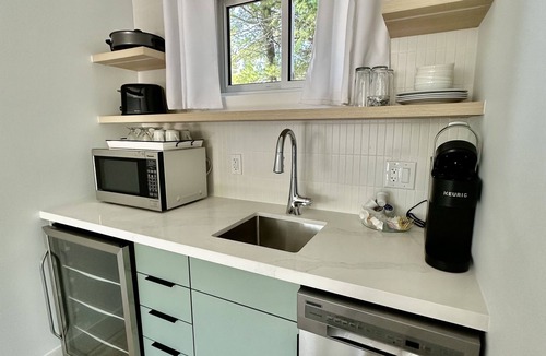 Wasaga Beach Hotel | Oasis by the Bay Vacation Suites