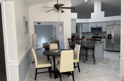 Mill Run House | OASIS PALM HAVEN – 20 minutes to the Disney/Universal theme Parks