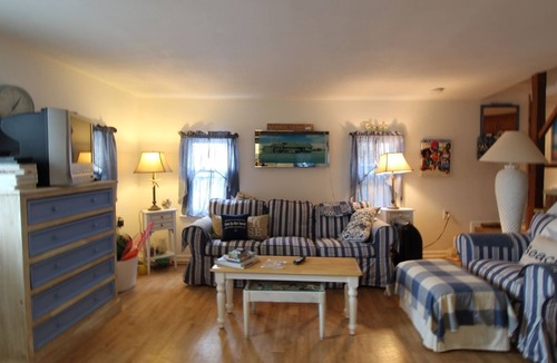 Point Pleasant Beach Cottage | OCE144 - Adorable Beach Side Cottage with 2 car parking!