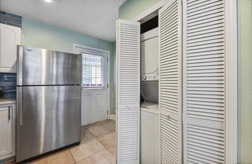 Jacksonville Beach Villa | Ocean Blue Cottage 2|1 Blk to Beach| Close to Mayo