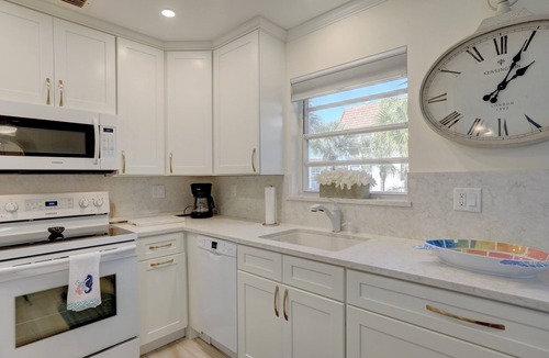 Indian River Shores Condo | Ocean Front 2-bedroom beautiful beach condo in Indian River Shores