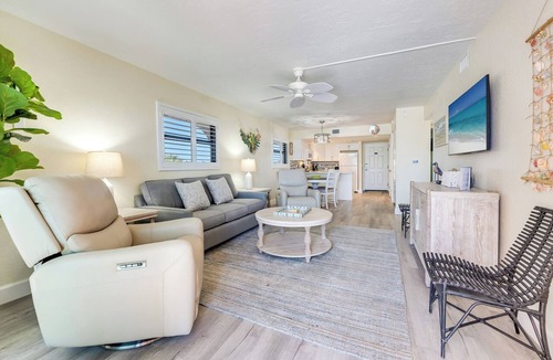 Sanibel Condo | OCEAN'S REACH 1A3: Corner Unit, 3rd Floor, All Amenities Open!