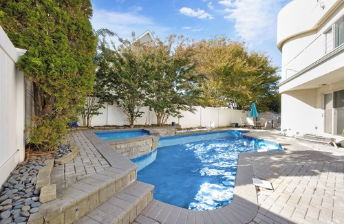 Lido Beach Villa | Ocean view Spacious 5-bedroom villa with heated pool jacuzzi & private beach