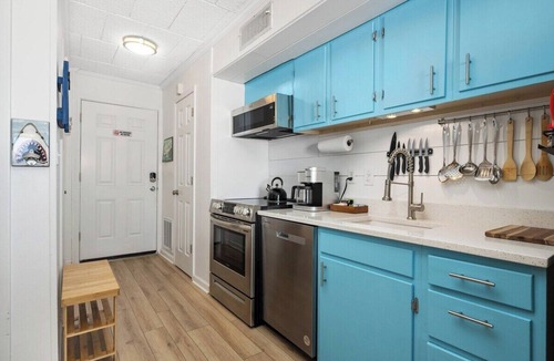 North Ocean City Condo | OceanFront-Fireplace-sleeps4-Balcony-King