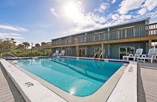 Melbourne Beach Resort | Oceanfront Penthouse Apartment-Twinzer