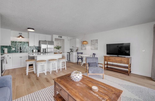 New Smyrna Beach Condo | Oceanview Getaway - 2/2 Condo Unit 6 - Steps from the Sand!