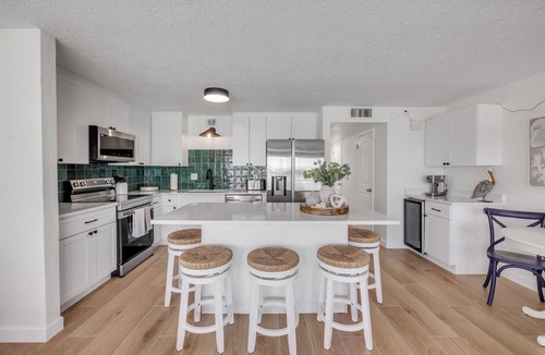 New Smyrna Beach Condo | Oceanview Getaway - 2/2 Condo Unit 6 - Steps from the Sand!