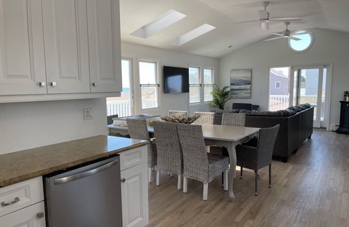 Long Beach House | Oceanviews from Every Room.Steps to the Beach