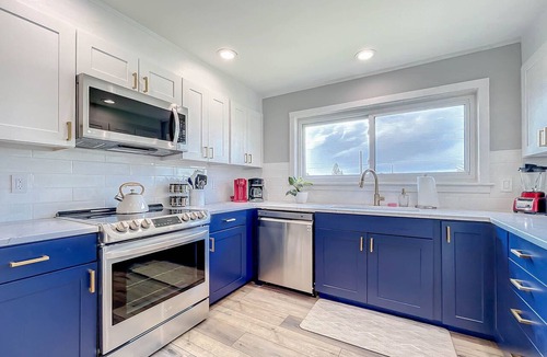 Sea Dunes Condo | 🐙Octopus Garden, Ocean Views, Overlooking Pool, Car Free Beach🏖️