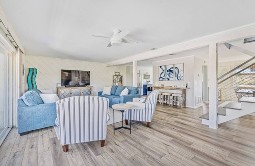 Sea Dunes Condo | 🐙Octopus Garden, Ocean Views, Overlooking Pool, Car Free Beach🏖️