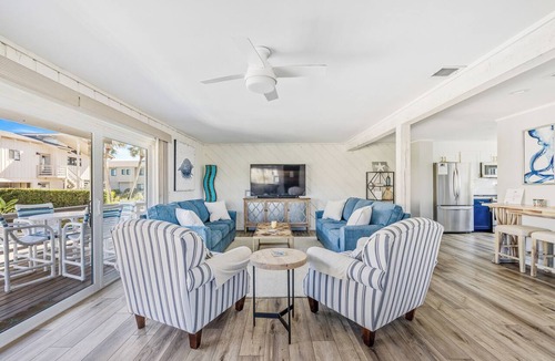 Sea Dunes Condo | 🐙Octopus Garden, Ocean Views, Overlooking Pool, Car Free Beach🏖️