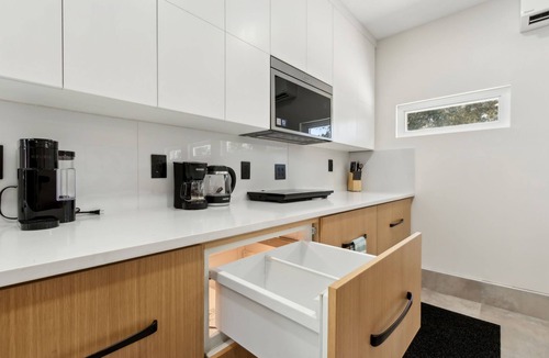 Isle of Palms House | ODA Tiny Home, Private Entry, Gym, Designer Kitchen, W/D, Parking