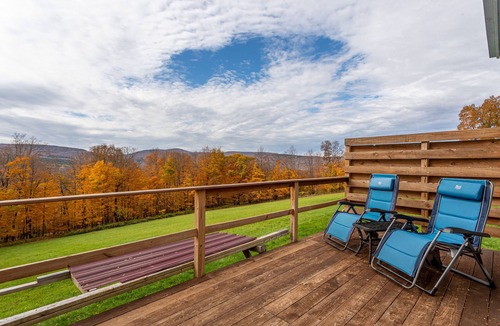 Preston-Potter Hollow Cabin | Off-Grid Glamp with Mountain Views, Outdoor Bath Tub, Elevated Deck & Wi-Fi