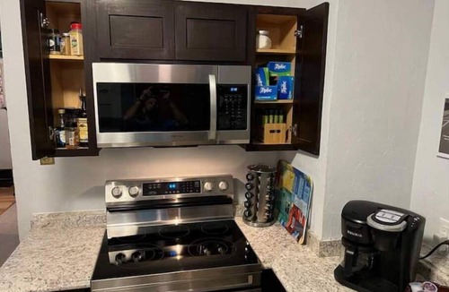 Somerset House | Off-street parking, family and pet friendly, fenced in yard, WiFi, self check-in