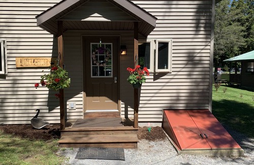 Town of Webb Cottage | Old Forge Lakefront Cottage with 5 Bedrooms and 2 Baths (Sleeps 10)!