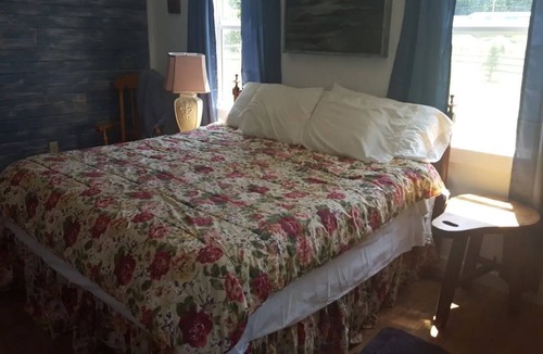 Susquehanna House | Olivia House is a old farm house that has been updated!