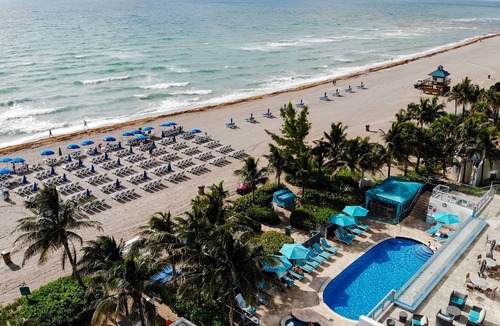 Sunny Isles Beach Resort | On the Ocean - Marenas Ocean View Apartment