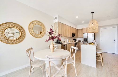 Northeast Miami Condo | One Bedroom Condo King Bed With City Views