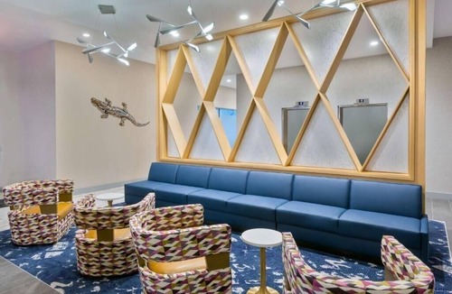 Airport North Apartment | One Bedroom Suite Near Hooters ORL