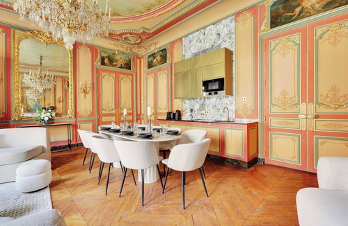 L'Europe Apartment | One-of-a-Kind Sumptuous Home near Parc Monceau