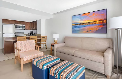 Daytona Beach Hotel | One Suite w/Balcony | Outdoor Pool Access | Tiki Bar | Free Parking