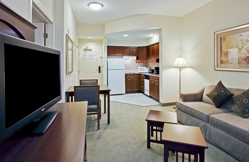 Airport North Condo | Only 1.5 Miles from Orlando International Airport + 24 Hour Business Center | 25 Minutes to Disney World