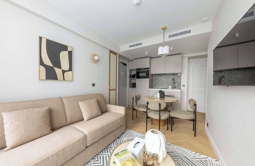 Chaussee-d'Antin Apartment | Opera -3 Bedroom/2 living rooms connecting apt.