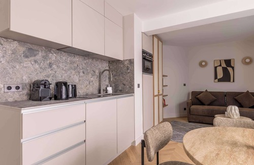 Chaussee-d'Antin Apartment | Opera -3 Bedroom/2 living rooms connecting apt.