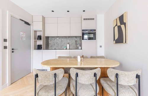 Chaussee-d'Antin Apartment | Opera - Two Bedroom Balcony