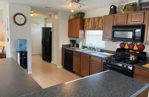 Sky Lake House | ORLANDO BUDGET FRIENDLY HOUSE/PRIVATE POOL/SLEEPS UP TO 12/CLOSE TO EVERYTHING