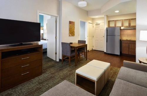 Airport North House | Orlando suites with an MCO airport shuttle !