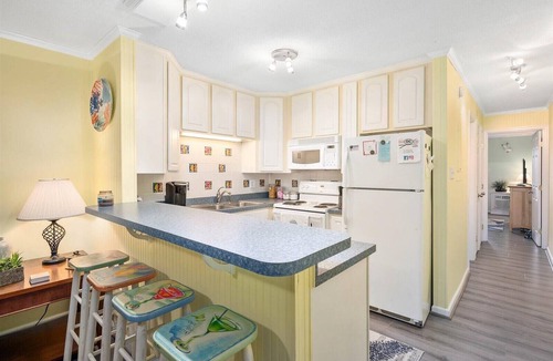 Caine Woods Condo | Orleans Court-Charming 1 Bedroom Condo with Outdoor Pool!