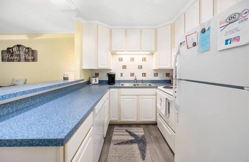Caine Woods Condo | Orleans Court-Charming 1 Bedroom Condo with Outdoor Pool!