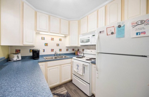 Caine Woods Condo | Orleans Court-Charming 1 Bedroom Condo with Outdoor Pool!