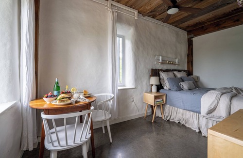 Carrying Place Hotel | Owl's Nest Suites