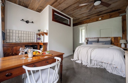 Carrying Place Hotel | Owl's Nest Suites