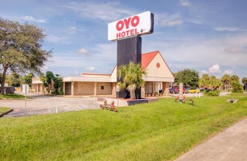Haines City Hotel | OYO Hotel Dundee By Crystal Lake