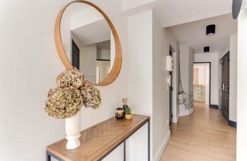 Levallois-Perret Apartment | Palais des congrès , 4 bedrooms