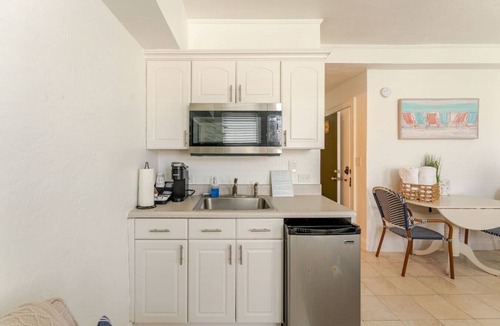 Palm Beach - West Palm Beach Condo | Palm Beach Island Pool Studio 3 Blocks to Beach!