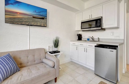 Palm Beach - West Palm Beach Condo | Palm Beach Island Pool Studio 3 Blocks to Beach!
