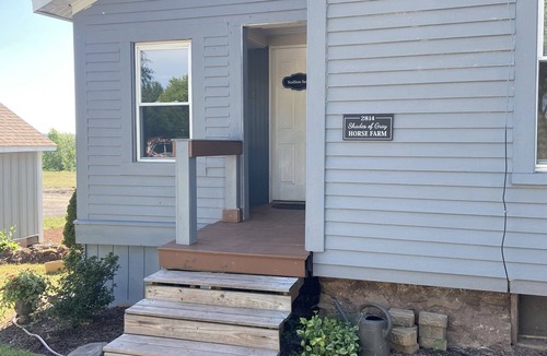 Baldwinsville Apartment | Palomino Upper level Farm House near Village,