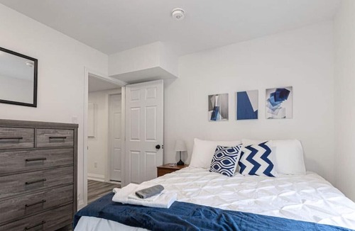 Kitchener Apartment | Pandora · 2BR+Office+Wifi +Washer +Dryer +Parking +TVw/Prime